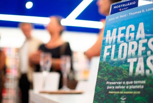 Editora Voo - Confira como foi o lançamento de “Megaflorestas” em Brasília e no Rio de Janeiro!