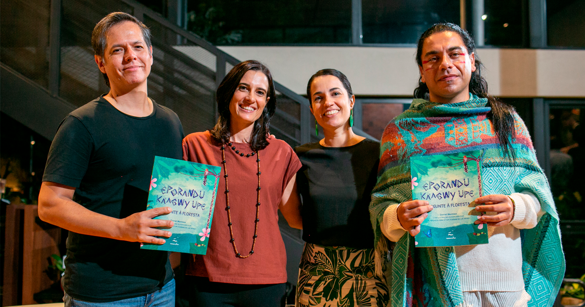 Editora Voo - Casa cheia no lançamento de “Pergunte à Floresta – Eporandu ka’agwy upe” em Curitiba