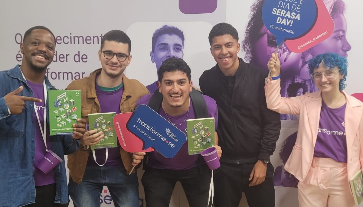 Editora Voo - Editora Voo doa 500 livros para formaturas na Gerando Falcões